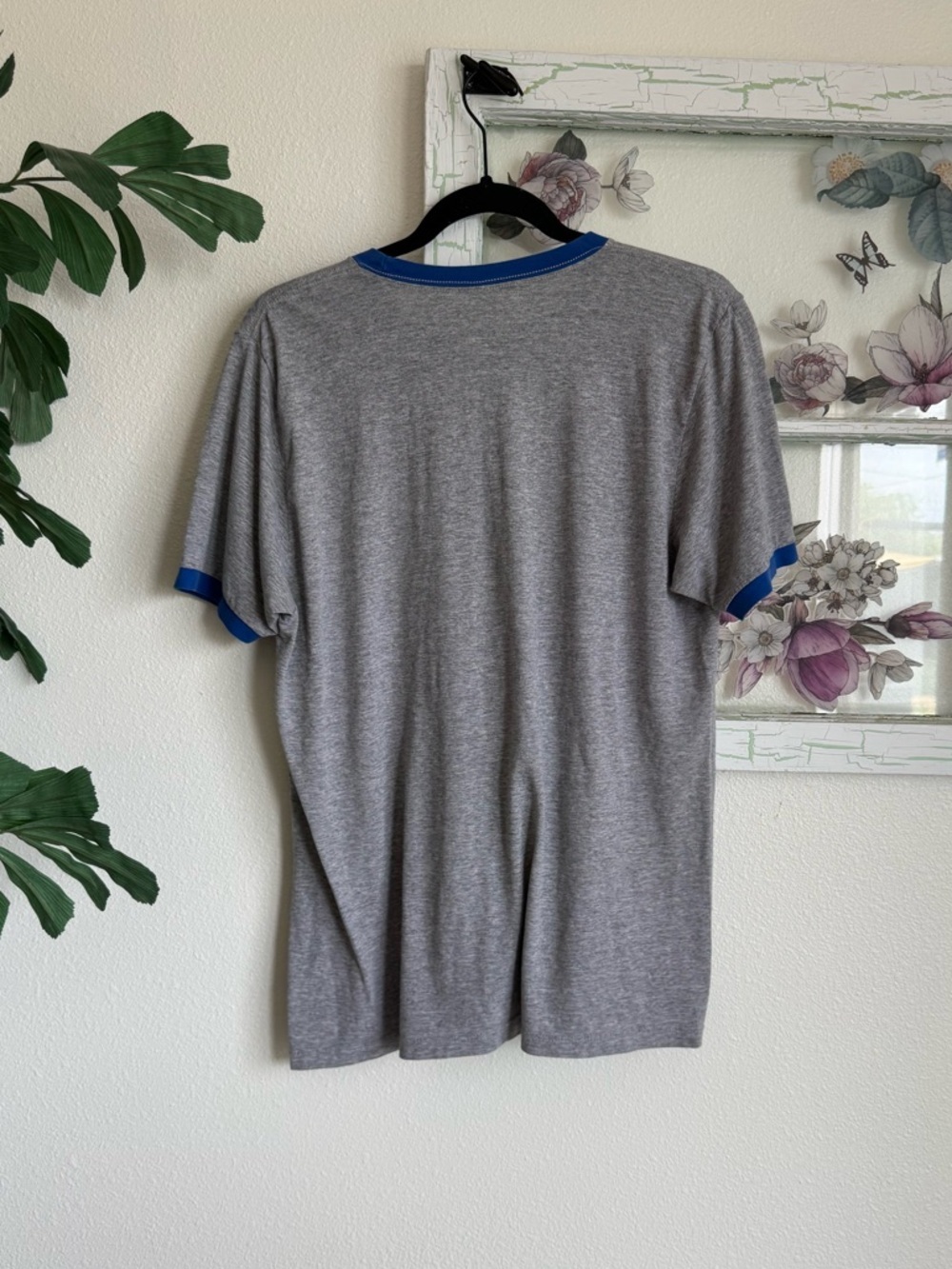 Disney Pixar Cars Dinoco Gray Short-Sleeve Tee with Blue Trim Size M unisex - Picture 3 of 3